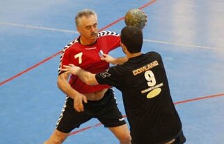 Cezar Drăgăniţă mai joacă handbal la 56 de ani » Ave Cezar!