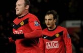 "Dublă" Rooney, United revine la un punct de lider