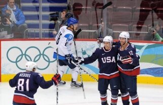 SUA, prima finalistă în turneul de hochei