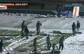 Vali Alexandru: "La cum arată terenul acum, se poate juca!"