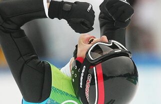 Simon Ammann îşi consolidează poziţia de lider în Cupa Mondială