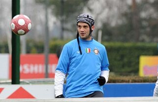 Vezi primele poze cu Cristi Chivu purtînd cască de protecţie!