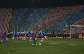 Gigi Becali n-a scăpat de ultraşii de la Peluza Sud