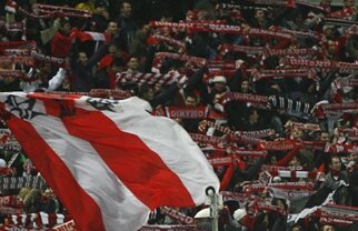 20 de minute cu tensiuni la porţile de acces