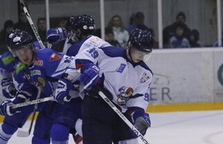 Condusă cu 3-1, Steaua încearcă astăzi să rămînă în cărţi pentru titlu