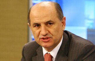 Dragomir: "Copos mă pupă de parcă am fi amanţi, dar e supărat că nu am vrut să fac fals în acte"