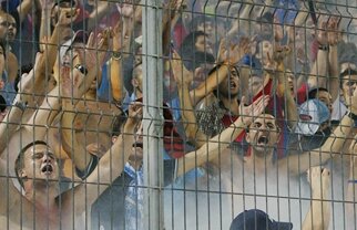 Gigi Becali anunţă că reia epurările din tribună: "Mai interzicem 300 de suporteri!"