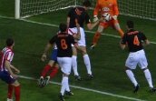 VIDEO / I-a rupt tricoul lui Zigici în careu, dar nu s-a dat penalty! Uriaşă gafă de arbitraj!