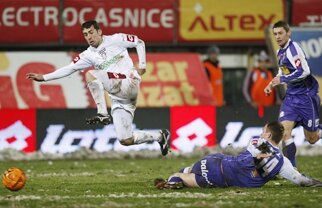 Copos îşi mai ia şi ţepe » Gaură de 460.000 €