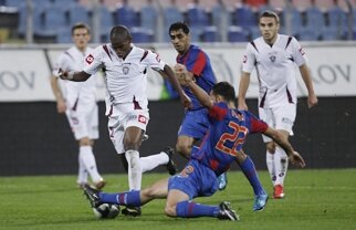 Gigi Becali bagă adînc mîna în buzunar pentru a fi sigur de titlu » 10.000 € de şase puncte!