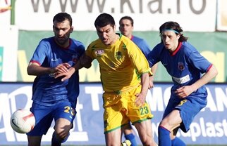 Stoichiţă a găsit formula cîştigătoare pentru jocul cu Rapid » Tănase în stînga, Pleşan în centru