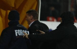 Cristescu: "Am fost nişte proşti în '98! Cîştigam 15.000 de $ dacă mergeam în UEFA!" :X