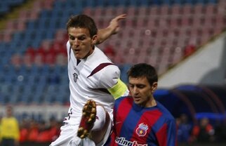 Lazăr riscă tot: "Joc şi cu dureri!"