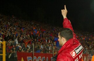 Artiom a făcut semne obscene către fanii Stelei în 2006!