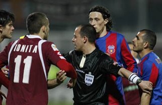 Trei decizii OK, una KO pentru Marius Avram la Rapid - Steaua!