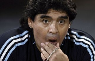 Maradona vrea să joace la Mondial cu 4 "centrali" în apărare!