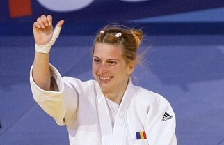 Alina Dumitru şi Corina Căprioriu au cîştigat ieri aurul european la judo