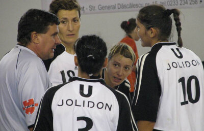 Jolidon Cluj, victorie cu SCM Craiova: 33-25