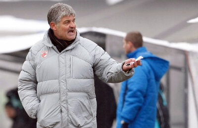 Andone îi răspunde lui Copos: "Dacă aveam prime de dat, le dădeam jucătorilor noştri"