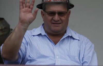 FOTO - Fanii lui CFR sînt împotriva parteneriatului cu Roşia Montană Gold Corporation. Mureşan îi linişteşte