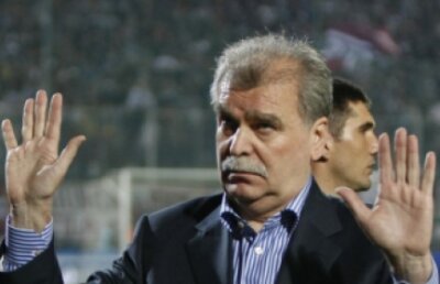Dinu Gheorghe: "Aştept 20 de kg de lămîi din partea domnului Badea. Am luat 2 luni suspendare cînd am zis că mi-e greaţă"
