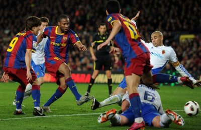 Barcelona cîştigă la limită cu Zaragoza » 1-0 şi record de posesie