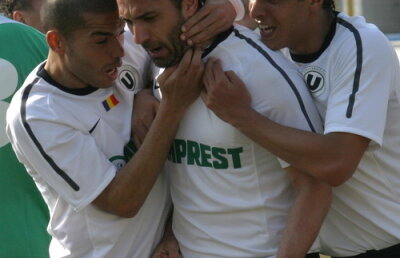 VIDEO » Niculescu, Machado şi Cristea au dezamorsat o situaţie ce tindea să devină explozivă la Universitatea » Geniştii