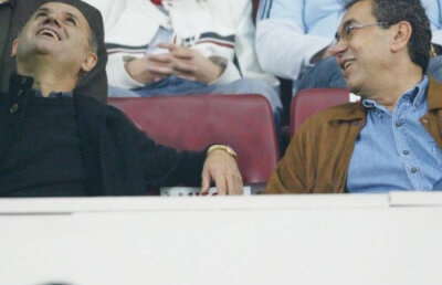 Badea îi face cadou lui Copos un detector de cîrtiţe :D