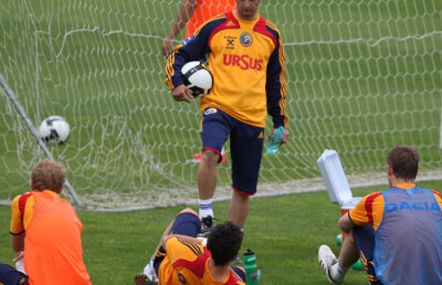 Răzvan se gîndeşte să mizeze în Bosnia pe 5 titulari care nu joacă la cluburile lor » Jumătate pe butuci