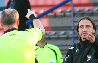 Mulţescu e noul şef al "studenţilor" » Gabi Popescu a uitat că are meci?! :))