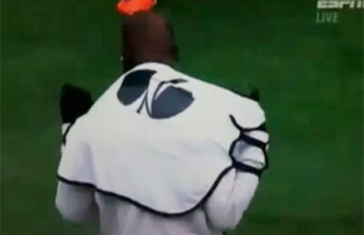 VIDEO / Balotelli nu ştie să îmbrace vesta!