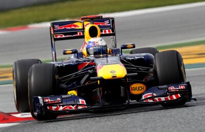 Reîncepe Formula 1: Vettel şi Alonso sînt favoriţi la pariuri