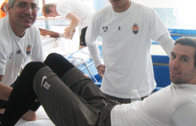 Victor Hexan, masorul echipei naţionale, e înnebunit după muzică: "Ahmetov m-a pus să-i cînt Besame Mucho"