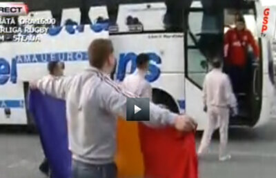 VIDEO / "Tricolorii" au fost primiţi cu aplauze de suporterii din Bosnia: "2-0 să le daţi!"