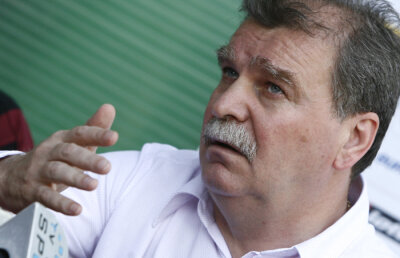 Dinu Gheorghe: "Marius are contract să joace, nu să se bată"