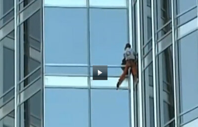 VIDEO / Record nebun  » "Spiderman" s-a căţărat pe cea mai înaltă clădire din lume