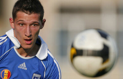 Ştiinţa atacă tot cu Mihai Costea: "Fotbalistul cu doi patroni se pregăteşte exemplar"