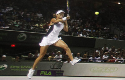 Dulgheru a fost de trei ori la două puncte de victorie cu Şarapova » Dans pe sîrmă