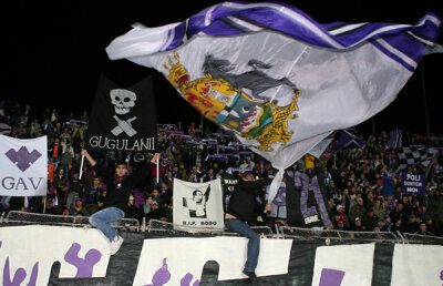 Bişniţarii fac profit la Timişoara. Preţul unui bilet la Poli - Steaua e de patru ori mai mare la "negru"