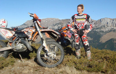 O motociclistă din România va concura la o cursă de măgari :D