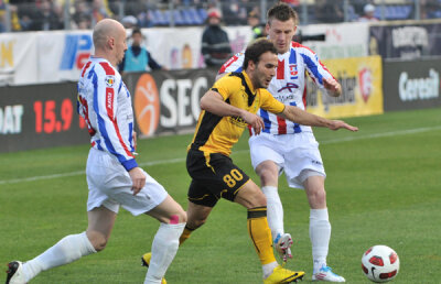 Oţelul se împiedică la Braşov în ultimul minut şi Timişoara poate deveni mîine lider!