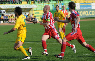 Fotbal fără pauză » Oţelul-Vaslui şi CFR-Rapid se joacă la mijlocul săptămînii