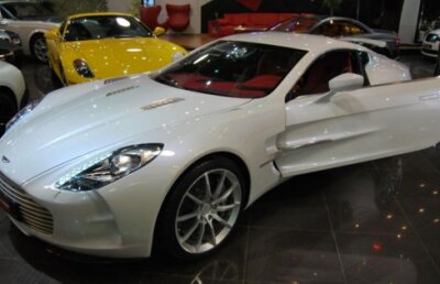 Aston Martin One-77, de vînzare, în show-room