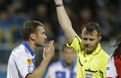 VIDEO » Un şut în fund nu e întotdeauna un pas înainte :D