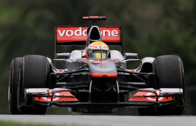 Hamilton şi Alonso, penalizaţi cu 20 de secunde la Marele Premiu al Malaeziei