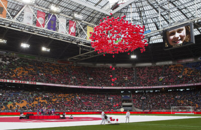 FOTO & VIDEO Meci caritabil la Amsterdam » Ajax strînge bani pentru victimele dezastrului din Japonia