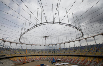 FOTO National Arena e gata la sfîrşitul lui iunie » Acum se montează acoperişul la noul stadion!