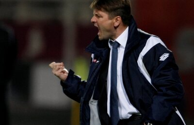 Atac la Uhrin: "Nu el face echipa!"