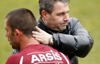 VIDEO Şumudică neagă despărţirea de Spadacio: "Pleacă, dar la consult medical"