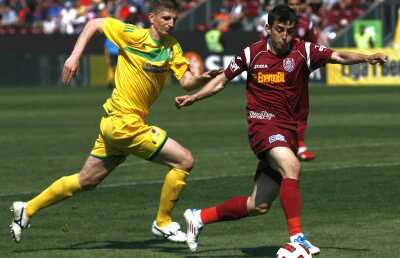 Axa penalty-ului de la CFR-Vaslui: Robert Dumitru - naşul - finul - soţia - Minteuan